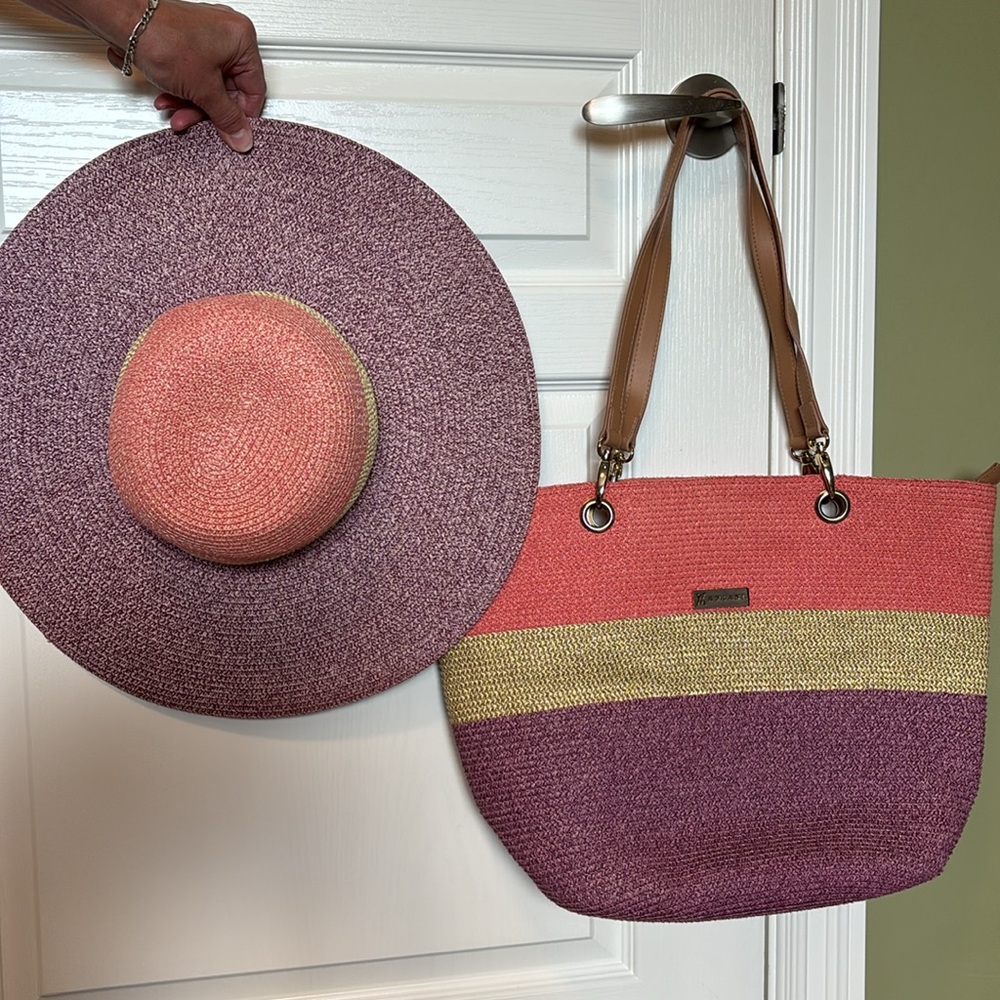 Matching beach purse and hat